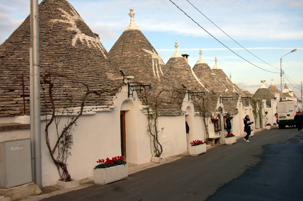 11 Alberobello.JPG